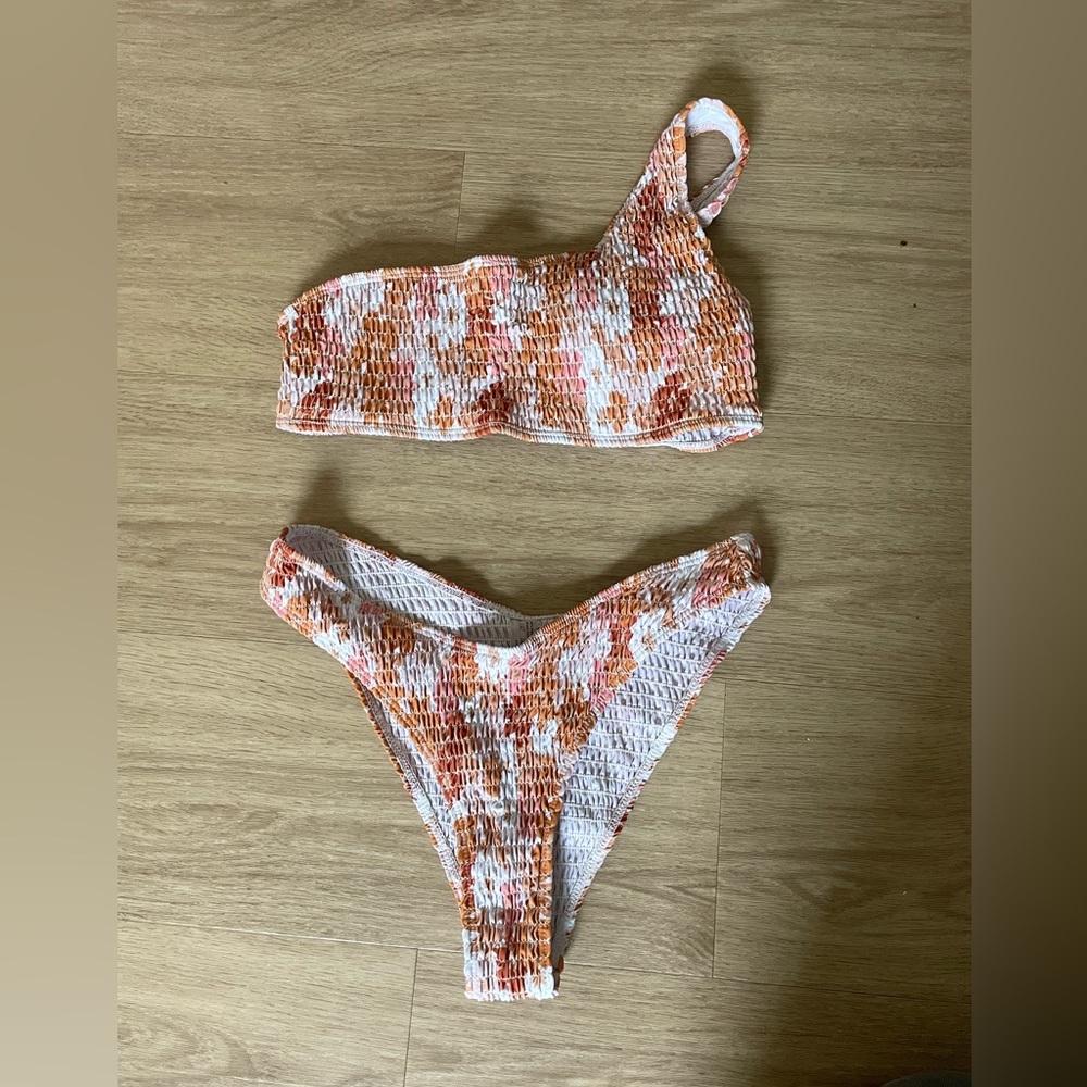 One shoulder bikini